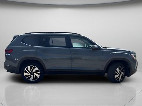 Used 2025 Volkswagen Atlas SE AWD/4WD image 2