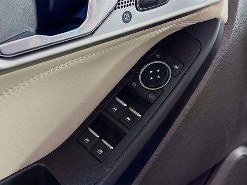 Used 2020 Ford Explorer Platinum image 22