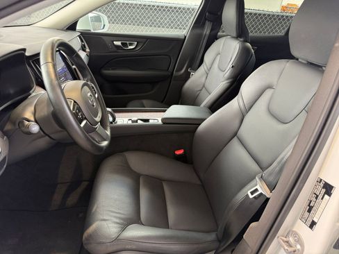 Used 2025 Volvo V60 B5 Cross Country Plus image 27