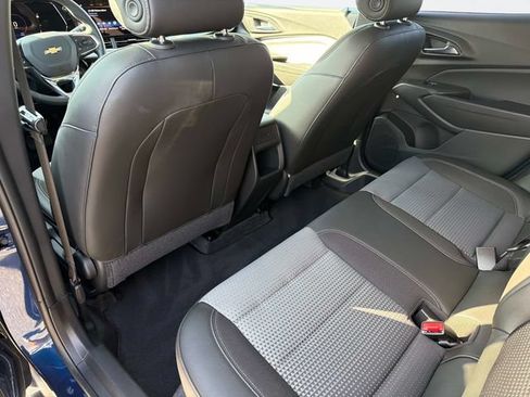 Used 2024 Chevrolet Trax LT w/ LT Convenience Package FWD image 16