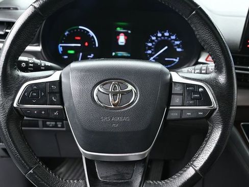 Used 2022 Toyota Sienna XLE image 24