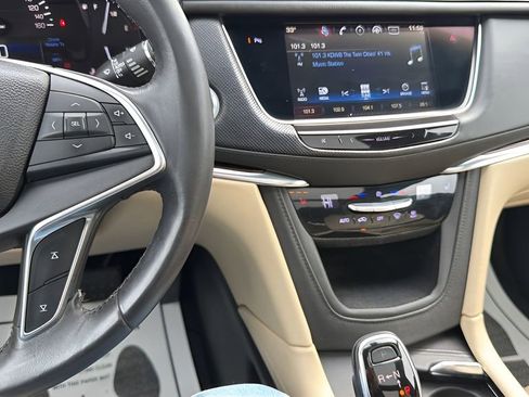 Used 2017 Cadillac XT5 Luxury image 12