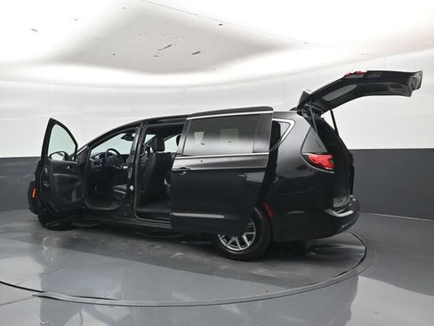 Used 2026 Chrysler Pacifica Select FWD image 54
