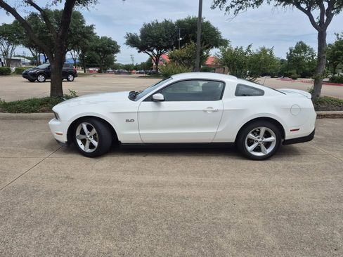 Used 2012 Ford Mustang GT RWD image 2