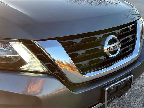 Used 2019 Nissan Pathfinder S image 27