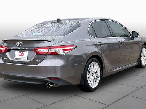 Used 2020 Toyota Camry XLE FWD image 13