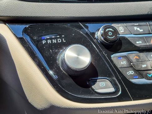 Used 2023 Chrysler Pacifica Touring-L FWD image 23