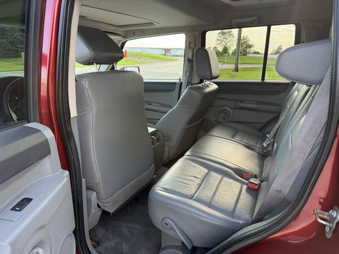 Used 2007 Jeep Commander Sport AWD/4WD image 16