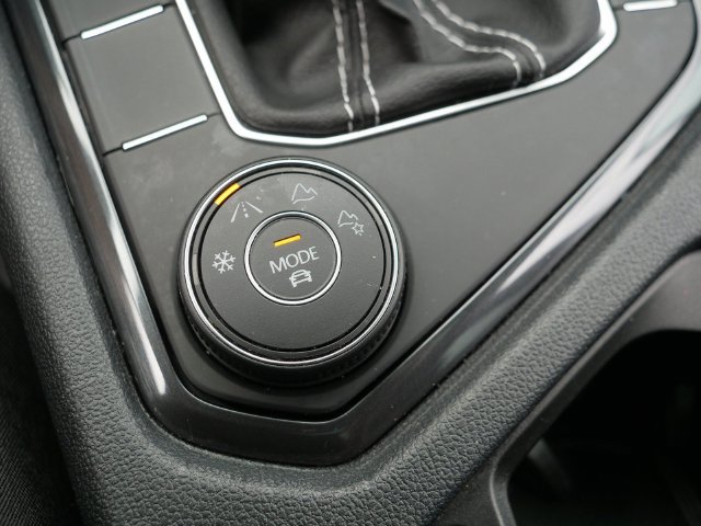 Certified 2023 Volkswagen Tiguan SEL R-Line AWD/4WD image 31