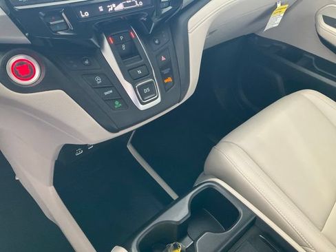 Certified 2026 Honda Odyssey EX-L image 13