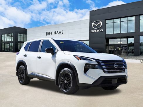 Used 2025 Nissan Rogue S image 4