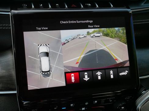 Used 2022 Jeep Grand Cherokee Limited w/ Luxury Tech Group II AWD/4WD image 30