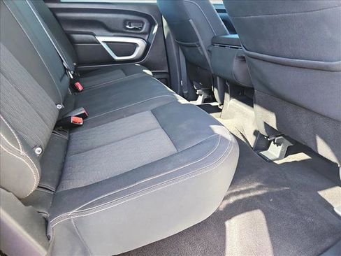 Used 2019 Nissan Titan SV image 17
