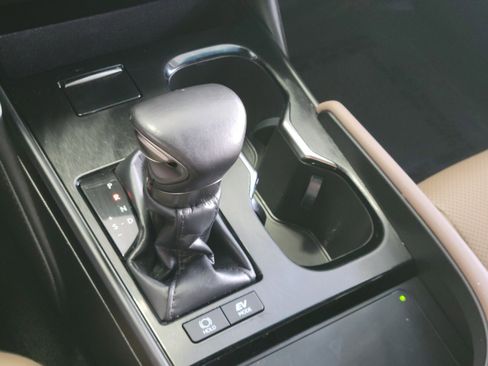 Certified 2025 Lexus ES 300h w/ Premium Package image 26