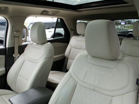 Used 2023 Ford Explorer Platinum w/ Technology Package image 19