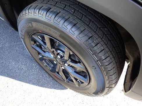 New 2025 Jeep Grand Cherokee L Laredo image 10