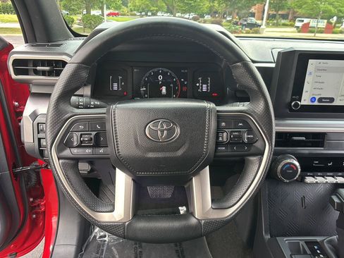 Used 2025 Toyota 4Runner SR5 AWD/4WD image 28
