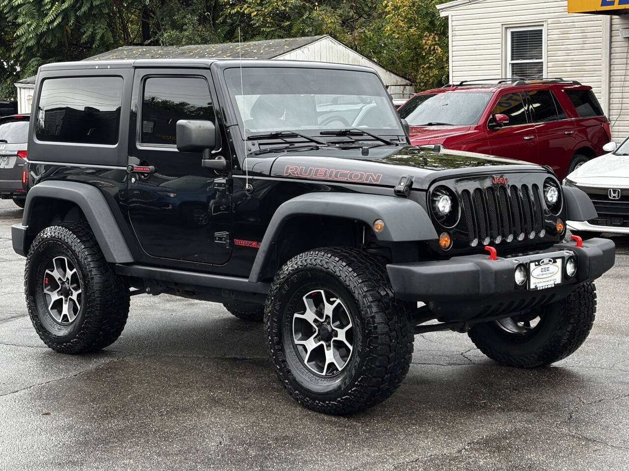 Used 2017 Jeep Wrangler Rubicon w/ Power Convenience Group AWD/4WD image 2