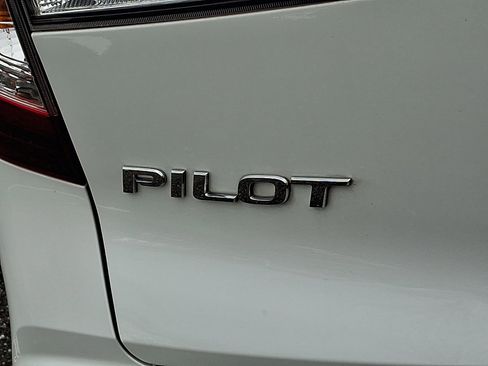 Certified 2022 Honda Pilot Sport image 29