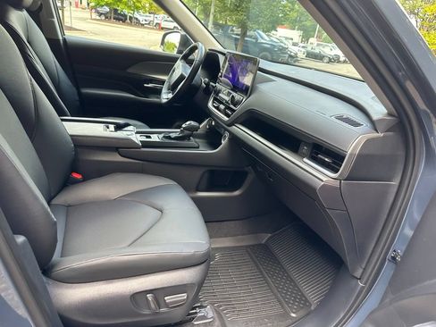 Used 2025 Toyota Grand Highlander AWD image 31