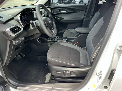 Used 2023 Chevrolet TrailBlazer LT FWD image 24