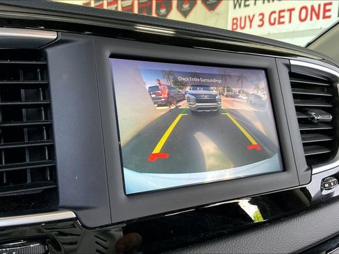 Used 2023 Chrysler Voyager LX FWD image 12