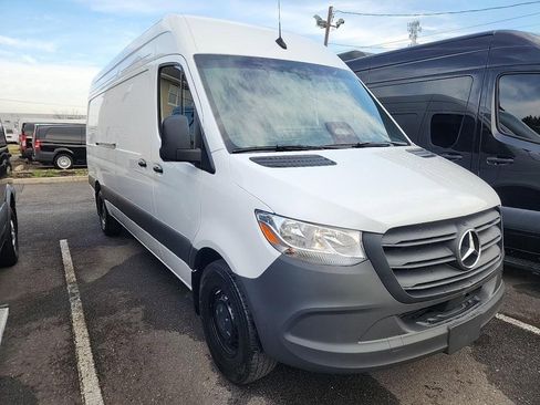 Used 2025 Mercedes-Benz Sprinter 2500 image 3
