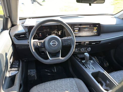 Used 2025 Nissan Kicks SV FWD image 18