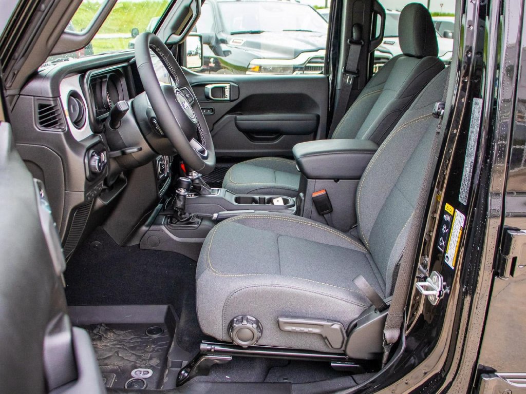 Used 2025 Jeep Wrangler Unlimited Sport AWD/4WD image 28
