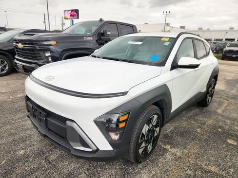 Used 2025 Hyundai Kona SEL image 3