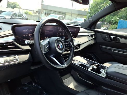 Used 2025 Buick Enclave Preferred AWD/4WD image 10