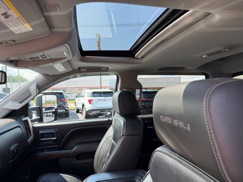 Used 2018 GMC Sierra 1500 Denali image 42