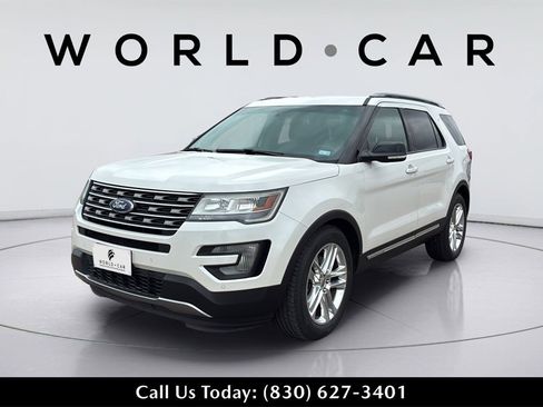 Used 2016 Ford Explorer XLT w/ Equipment Group 202A image 10