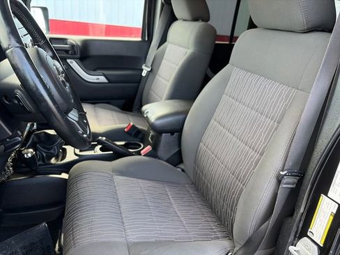 Used 2012 Jeep Wrangler Unlimited Rubicon AWD/4WD image 35