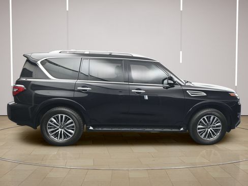 Used 2024 Nissan Armada SL w/ Captain's Chairs Package AWD/4WD image 8
