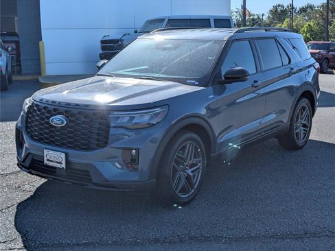 New 2026 Ford Explorer ST-Line w/ ST-Line Street Pack RWD image 2