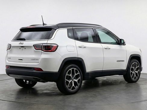 Used 2025 Jeep Compass Limited AWD/4WD image 9