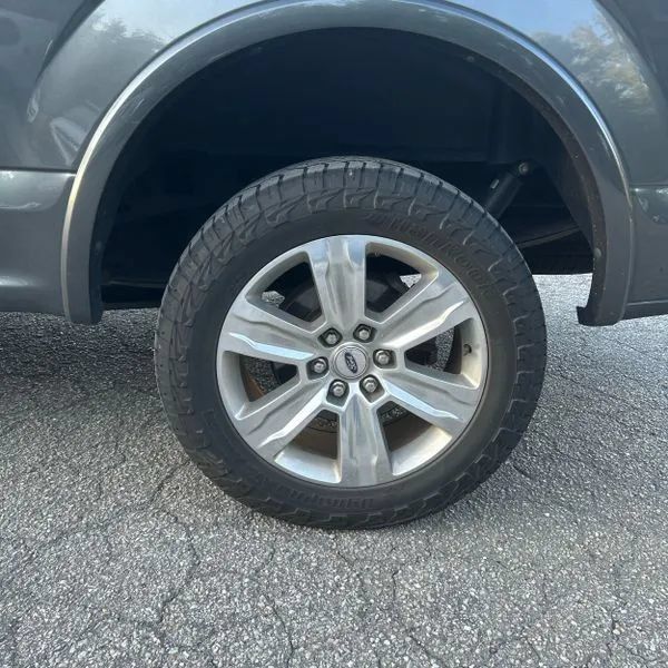 Used 2019 Ford F150 Platinum w/ Equipment Group 701A Luxury AWD/4WD image 16