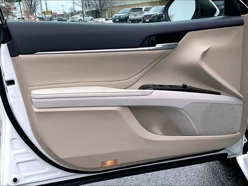 Used 2018 Toyota Camry XLE image 26