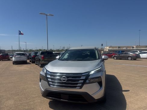 Certified 2024 Nissan Rogue SV image 5