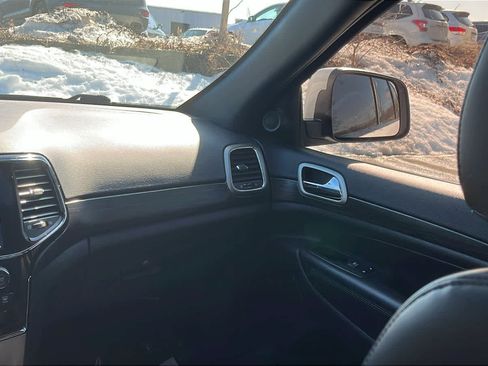 Used 2022 Jeep Grand Cherokee Laredo X image 28