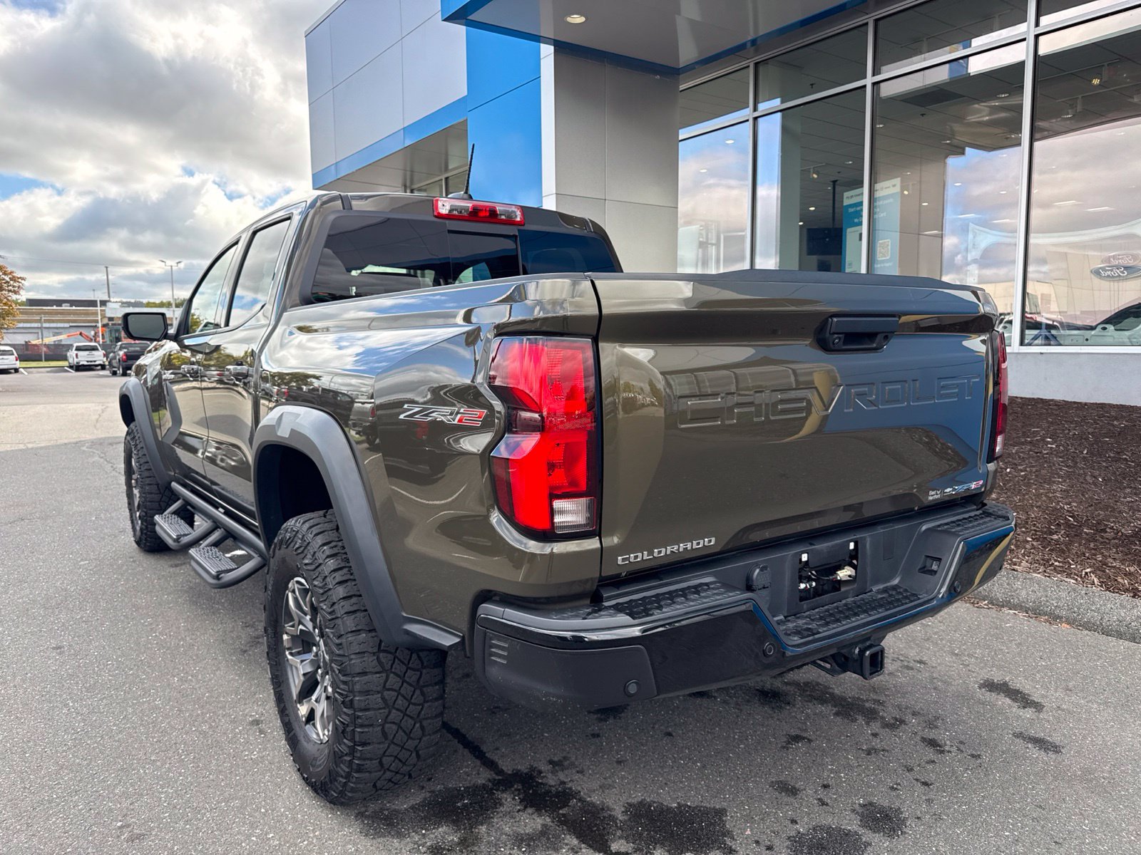 Used 2024 Chevrolet Colorado ZR2 w/ Safety Package AWD/4WD image 8