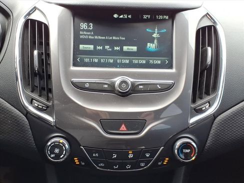 Used 2018 Chevrolet Cruze LT w/ Convenience Package image 13