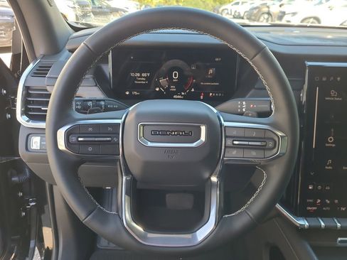 Used 2025 GMC Acadia Denali image 27