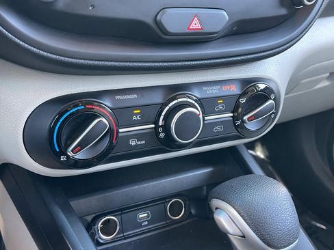 Certified 2025 Kia Soul LX FWD image 27