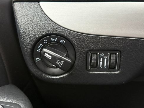 Used 2018 Dodge Grand Caravan GT FWD image 38