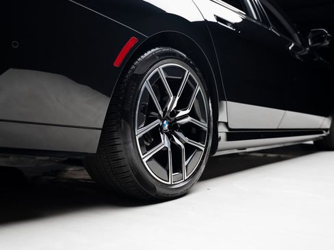 Used 2023 BMW i7 xDrive60 w/ Executive Package 2 AWD/4WD image 78