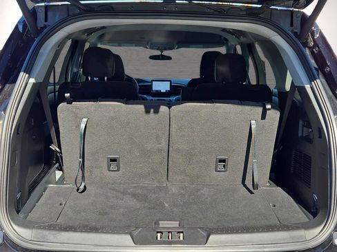 Used 2024 Ford Explorer XLT image 29