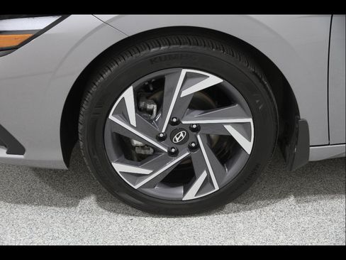 Certified 2025 Hyundai Elantra Sport FWD image 20