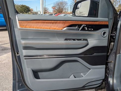 New 2024 Jeep Grand Wagoneer Series III image 9